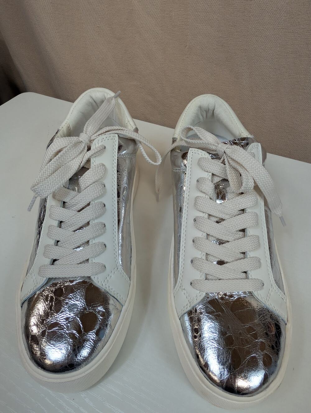 Dolce Vita Women's Size 8 Silver Zayn 360 Platform Sneaker (0940)